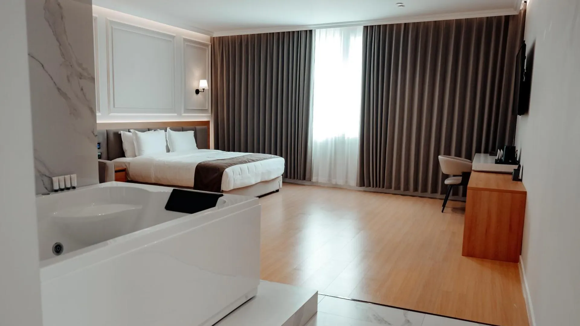 Holiday Hotel Rinas